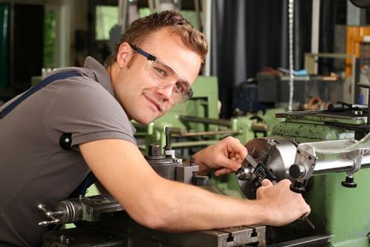 Wichtiger Meilenstein für die Umschüler zum Industriemechaniker Wichtiger Meilenstein für die Umschüler zum Industriemechaniker