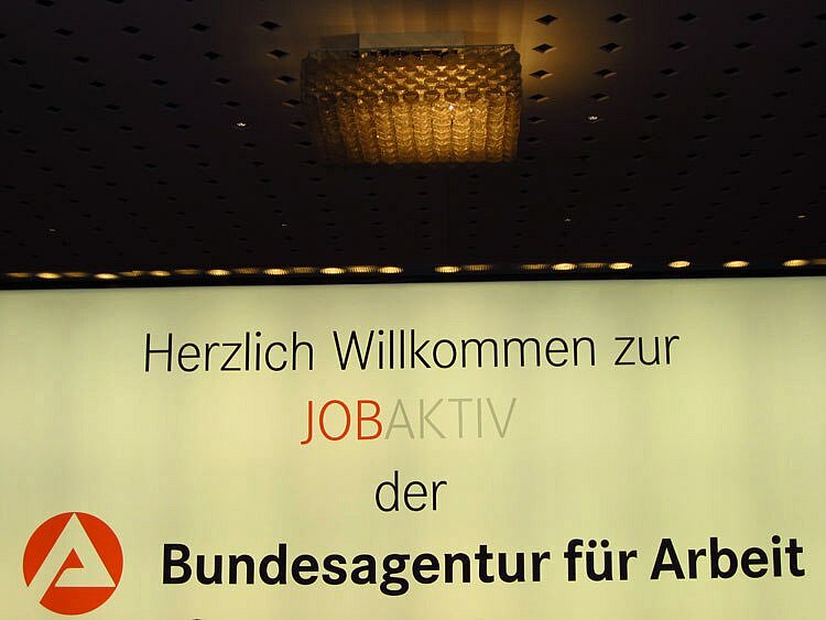 Auszubildende und BaE-Team auf der JOBAKTIV Nürnberg Auszubildende und BaE-Team auf der JOBAKTIV Nürnberg