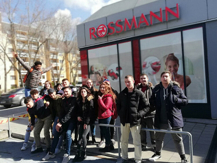 Exklusiver Blick hinter die Kulissen von Rossmann Exklusiver Blick hinter die Kulissen von Rossmann