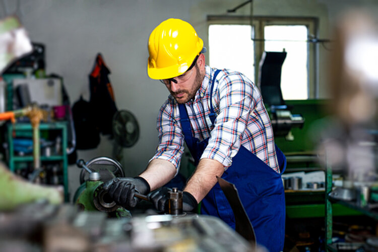 Firmenkurs Schmitt & Sohn im Bereich Metall Firmenkurs Schmitt & Sohn im Bereich Metall