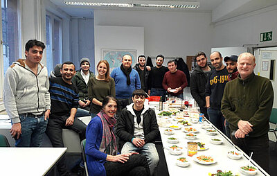 Gemeinsames arabisches Frühstück mit unseren KompAS´lern Gemeinsames arabisches Frühstück mit unseren KompAS´lern-1