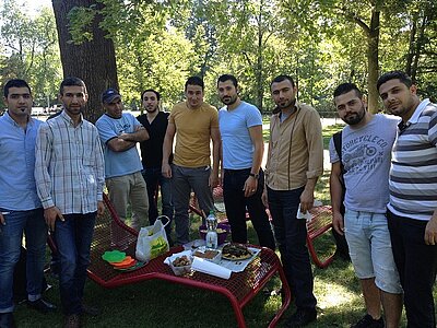 Deutsch-arabisches Picknick des KompAS-Kurses am Pegnitzufer Deutsch-arabisches Picknick des KompAS-Kurses am Pegnitzufer -1