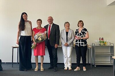 Offizielle Abschlussfeier mit Netzwerkpartnern, Wegbegleitern und Geschäftsführung Offizielle Abschlussfeier mit Netzwerkpartnern, Wegbegleitern und Geschäftsführung