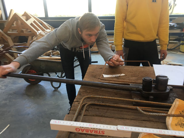 Exkursion der Jugendwerkstatt zur HWK und ins Bauindustriezentrum Exkursion der Jugendwerkstatt zur HWK und ins Bauindustriezentrum-3