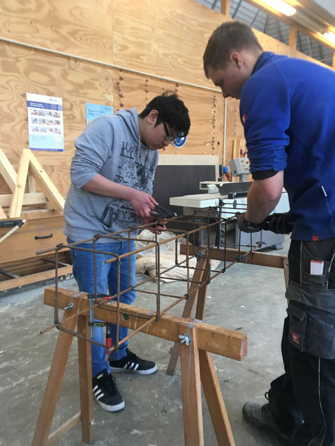 Exkursion der Jugendwerkstatt zur HWK und ins Bauindustriezentrum Exkursion der Jugendwerkstatt zur HWK und ins Bauindustriezentrum-4