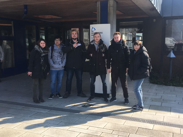 Exkursion der Jugendwerkstatt zur HWK und ins Bauindustriezentrum Exkursion der Jugendwerkstatt zur HWK und ins Bauindustriezentrum-6