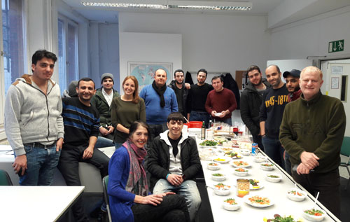 Gemeinsames arabisches Frühstück mit unseren KompAS´lern Gemeinsames arabisches Frühstück mit unseren KompAS´lern-1