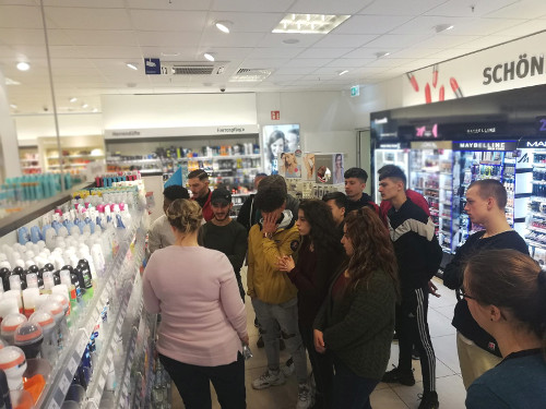 Exklusiver Blick hinter die Kulissen von Rossmann Exklusiver Blick hinter die Kulissen von Rossmann-1
