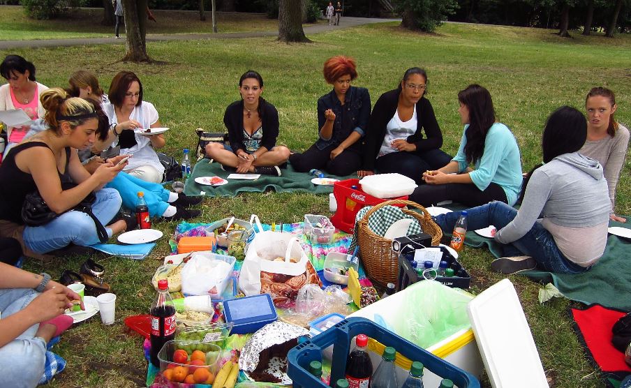 Führung durch die Straße der Menschenrechte und Picknick zum Schuljahresausklang Führung durch die Straße der Menschenrechte und Picknick zum Schuljahresausklang-1