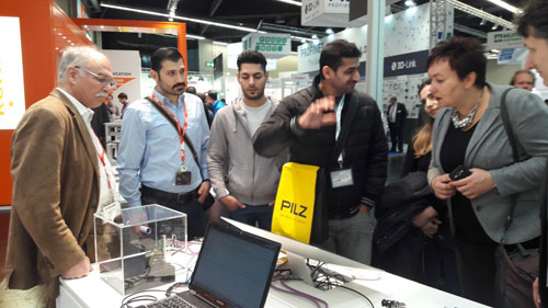 Ausbilder und Schüler gemeinsam auf Messe "sps ipc drives" Ausbilder und Schüler gemeinsam auf Messe "sps ipc drives"-3